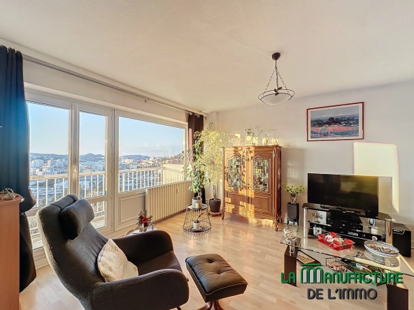 Appartement F5 avec balcon, cave et vue à Saint-Étienne - Secteur Portail Rouge 