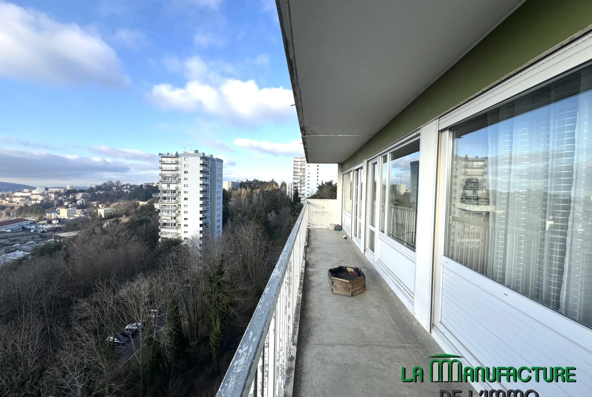 Appartement F5 avec balcon, cave et vue à Saint-Étienne - Secteur Portail Rouge 