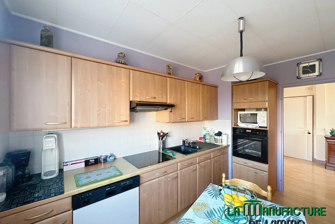 Appartement F5 avec balcon, cave et vue à Saint-Étienne - Secteur Portail Rouge 