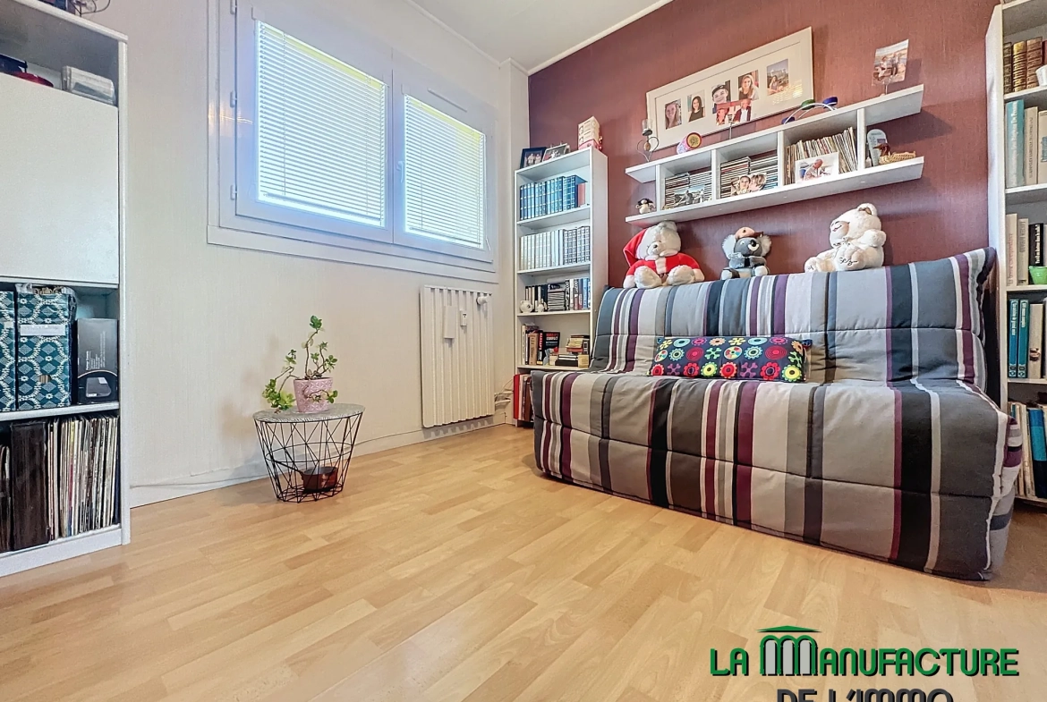 Appartement F5 avec balcon, cave et vue à Saint-Étienne - Secteur Portail Rouge 