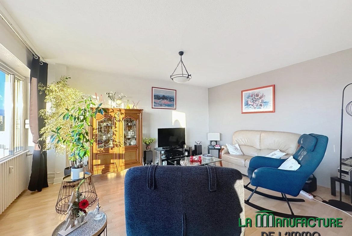 Appartement F5 avec balcon, cave et vue à Saint-Étienne - Secteur Portail Rouge 