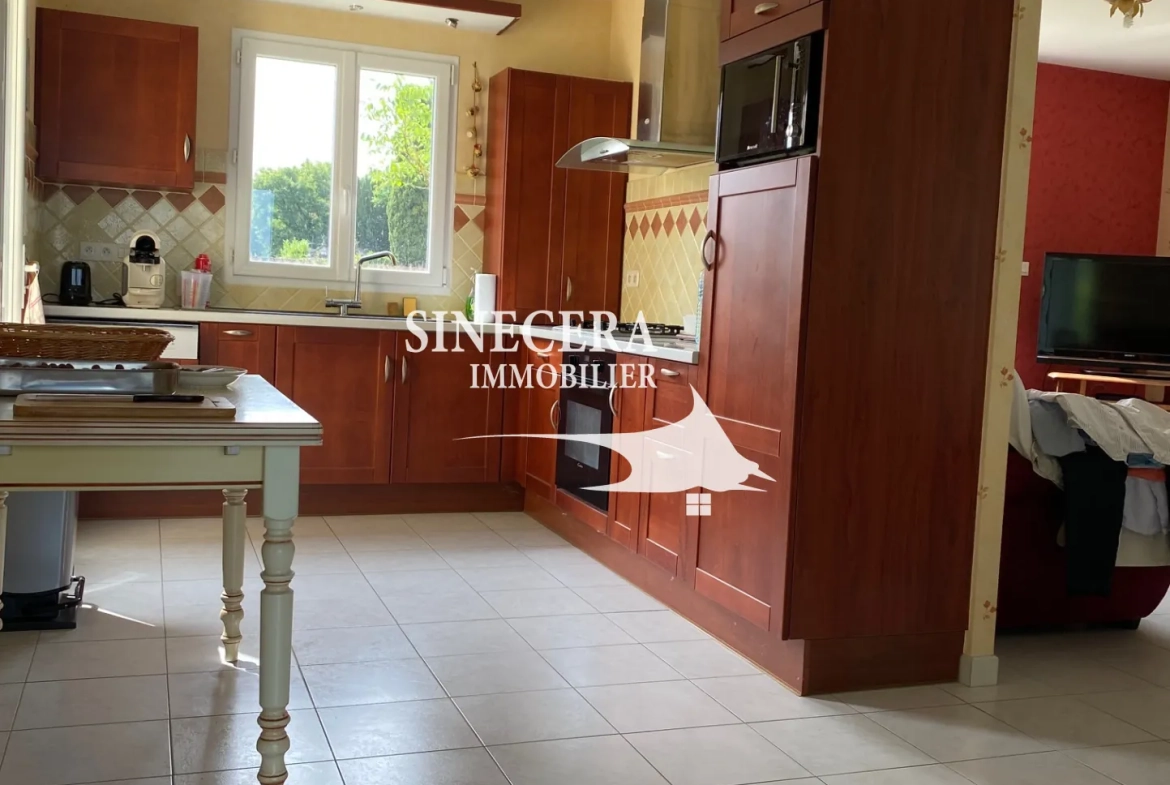 Maison lumineuse de 144 m² avec grand terrain à Riberac 