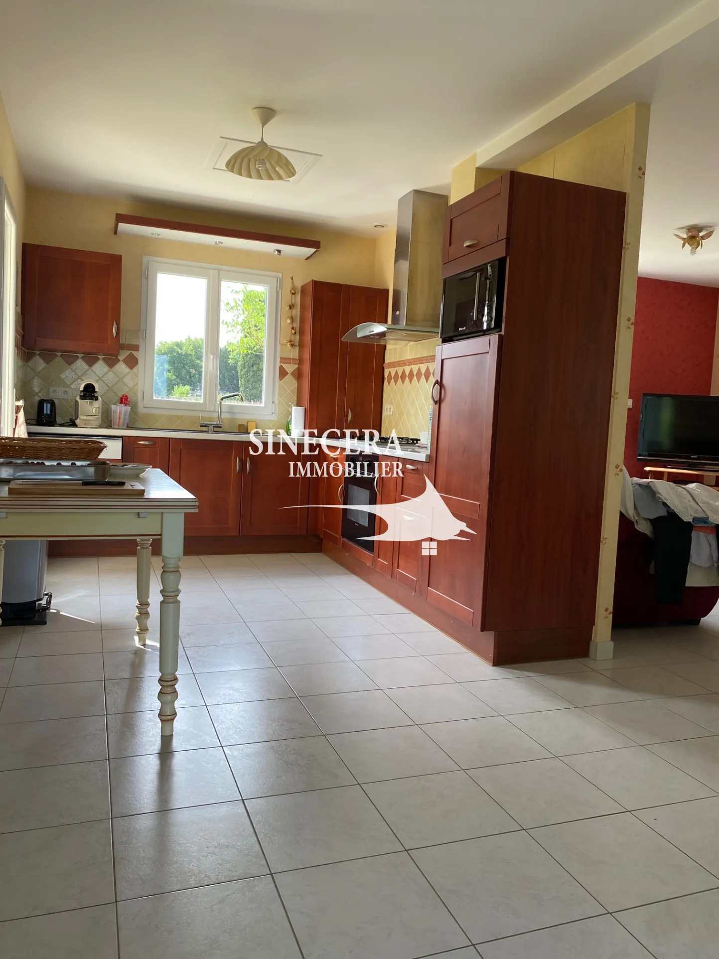Maison lumineuse de 144 m² avec grand terrain à Riberac 