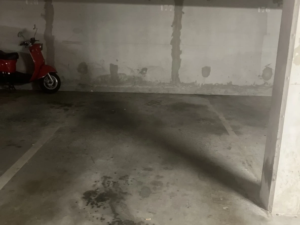 Appartement T3 proche du centre-ville à Hyères avec ascenseur et parking privé 