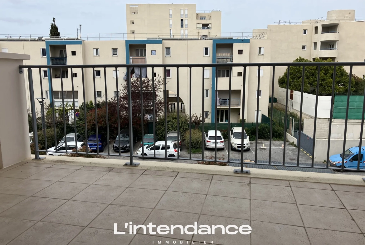 Appartement T3 proche du centre-ville à Hyères avec ascenseur et parking privé 