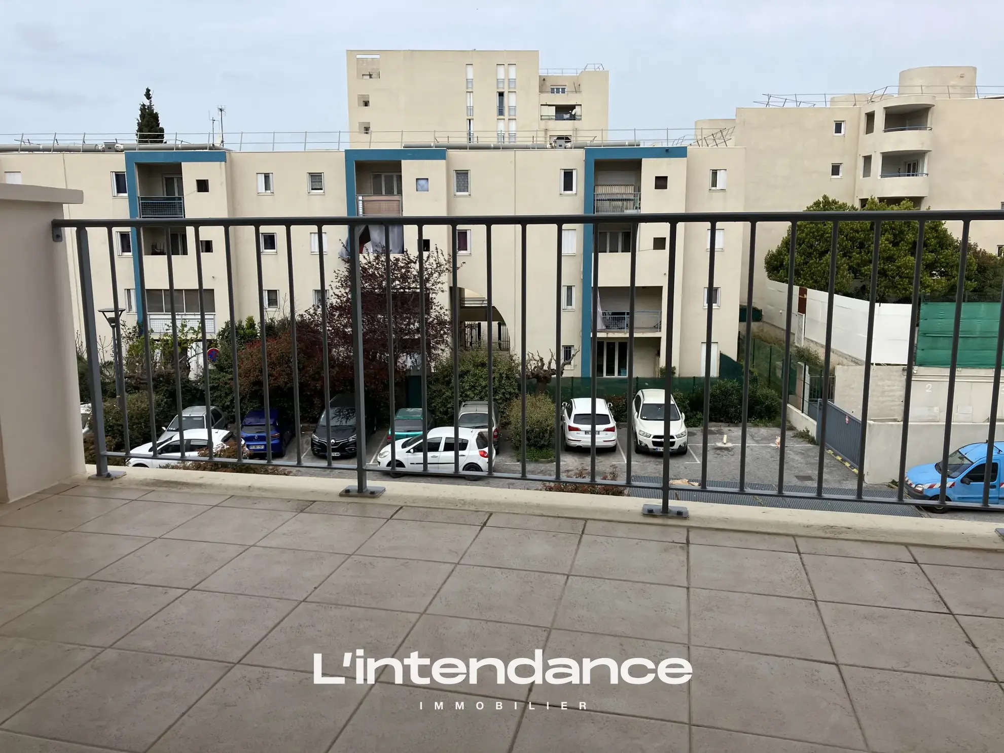 Appartement T3 proche du centre-ville à Hyères avec ascenseur et parking privé 