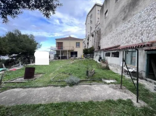 Maison T7 à Marseille 15e avec jardin, terrasse et grand terrain – Prix attractif 