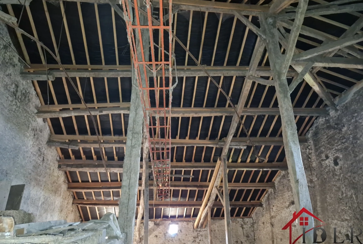 Maison ancienne de 146 m² avec dépendances et potentiel dans le village de Tollaincourt 