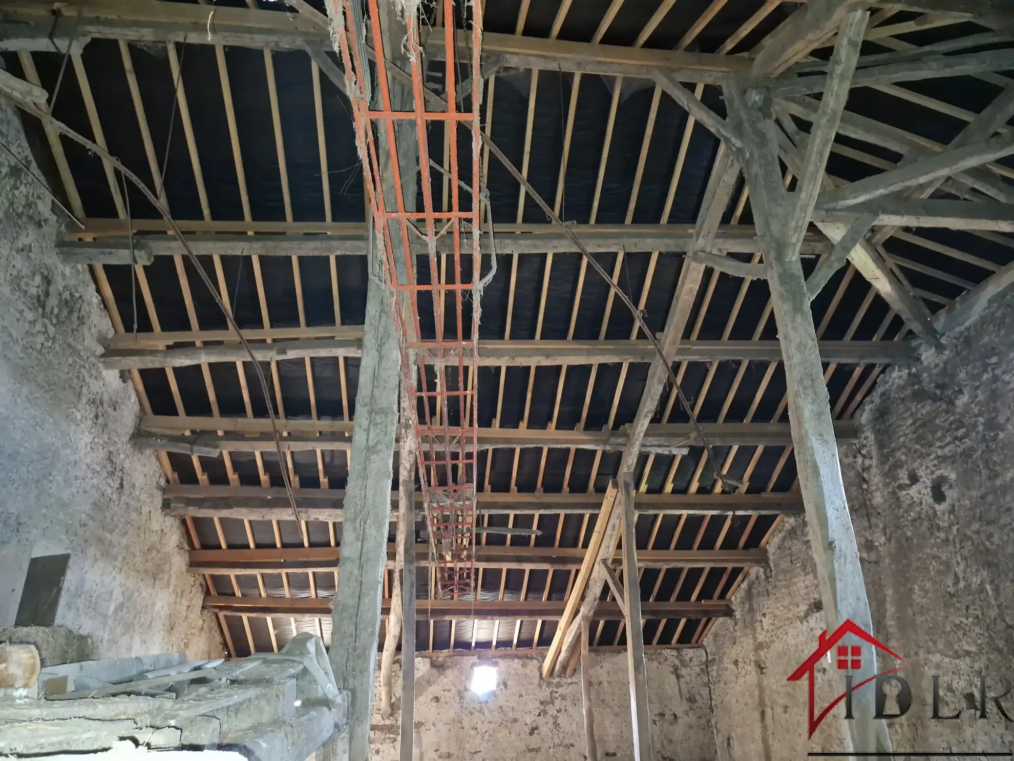 Maison ancienne de 146 m² avec dépendances et potentiel dans le village de Tollaincourt 