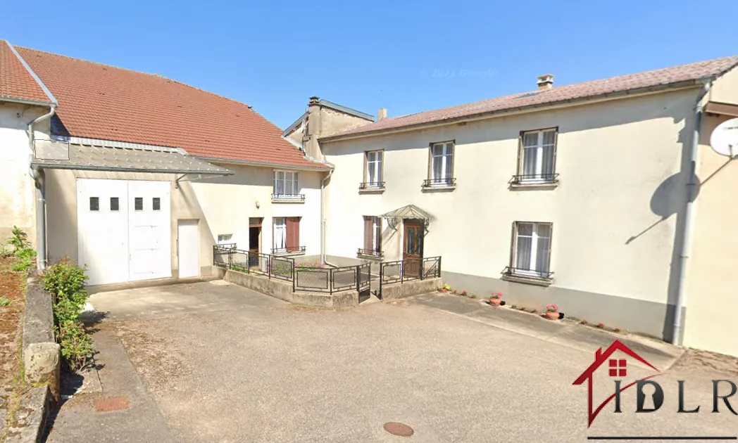 Maison ancienne de 146 m² avec dépendances et potentiel dans le village de Tollaincourt 