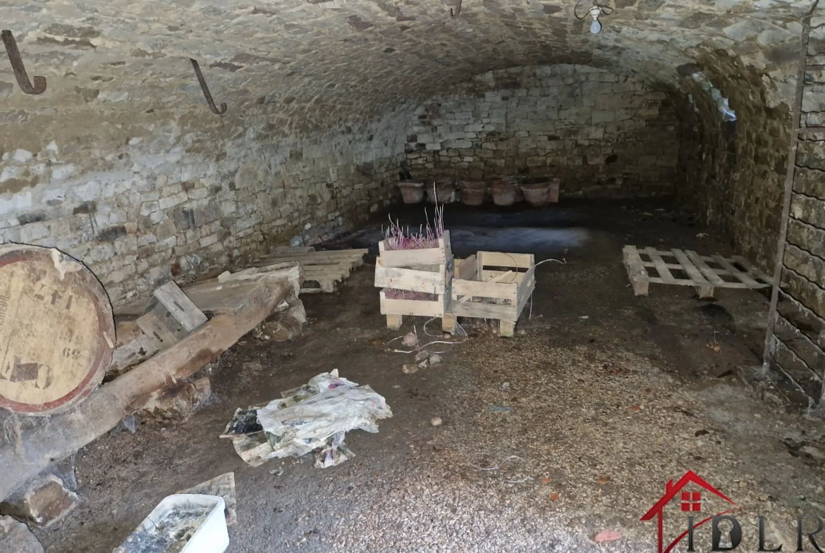 Maison ancienne de 146 m² avec dépendances et potentiel dans le village de Tollaincourt 