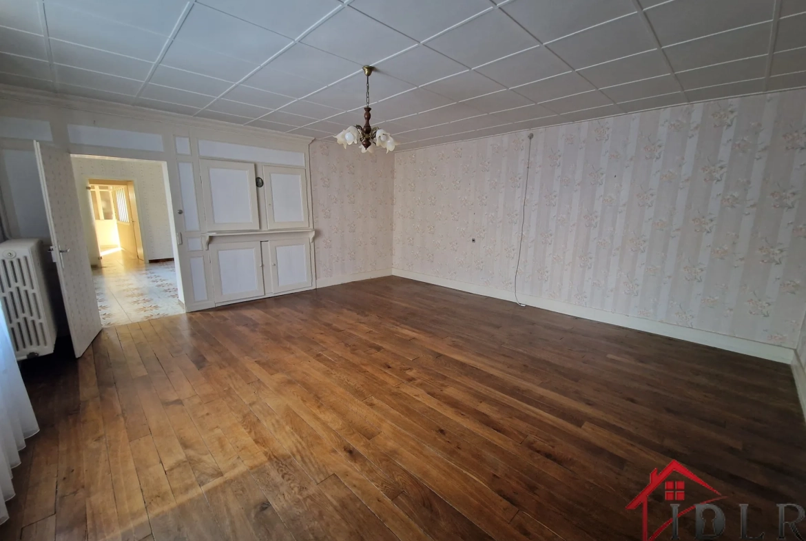 Maison ancienne de 146 m² avec dépendances et potentiel dans le village de Tollaincourt 
