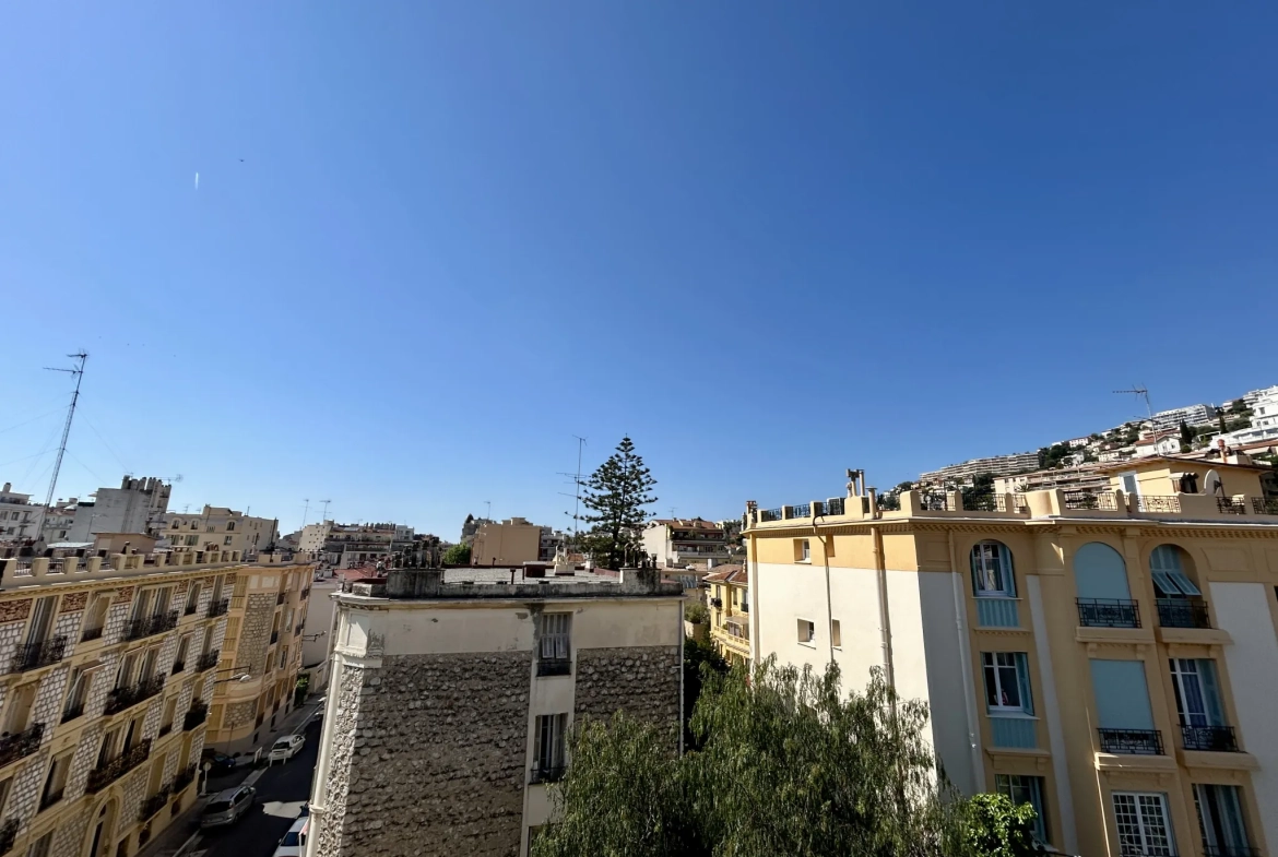 Appartement 2 pièces avec terrasse en vente à Nice Nord - Dernier étage 