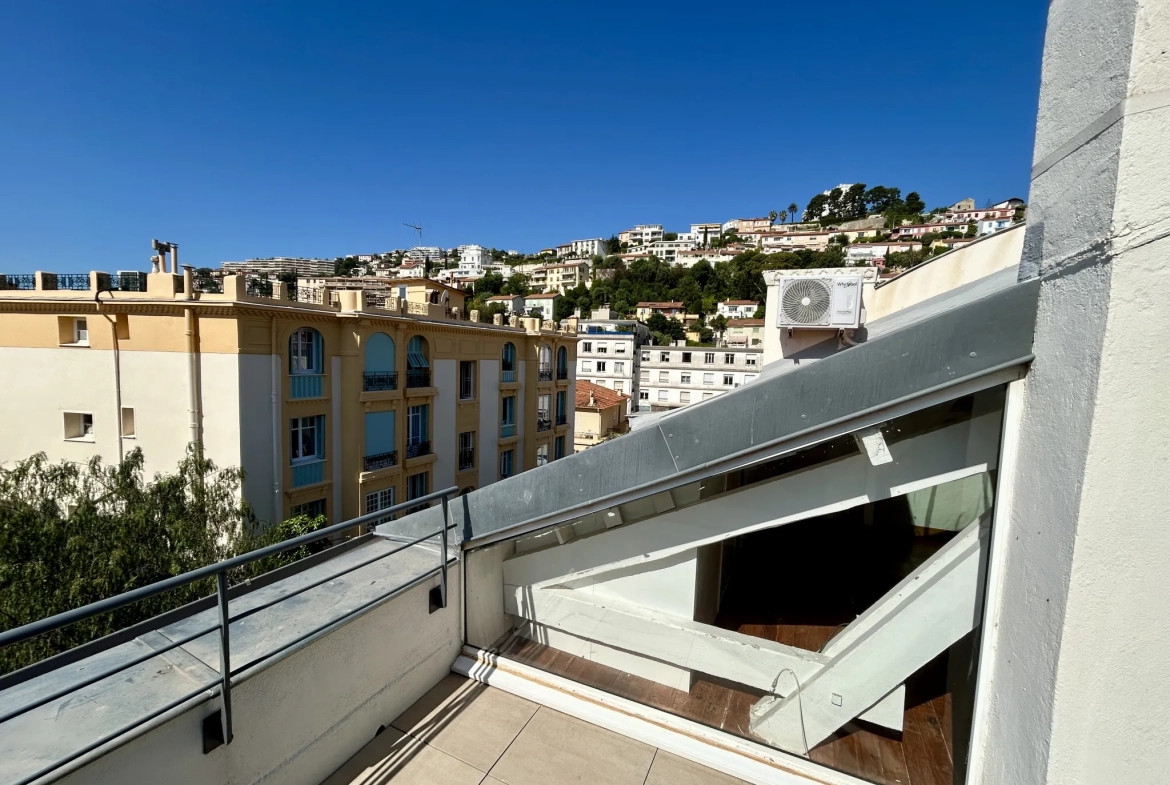 Appartement 2 pièces avec terrasse en vente à Nice Nord - Dernier étage 