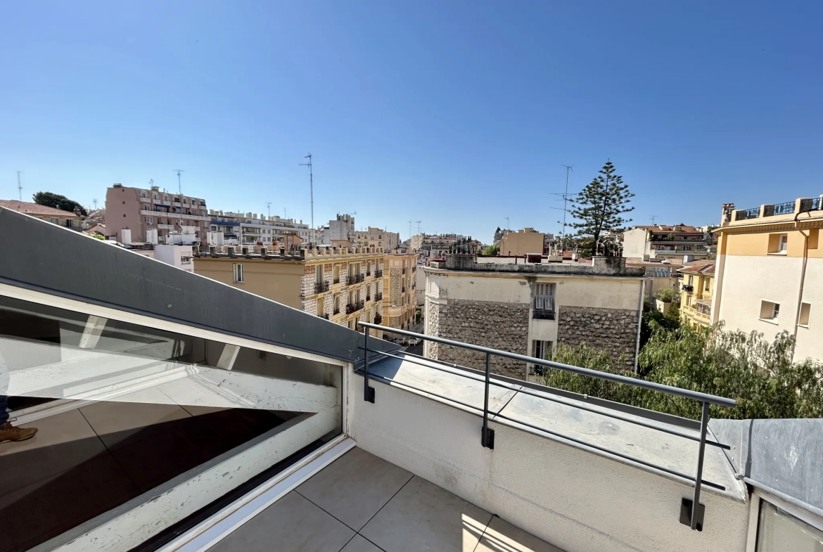Appartement 2 pièces avec terrasse en vente à Nice Nord - Dernier étage 