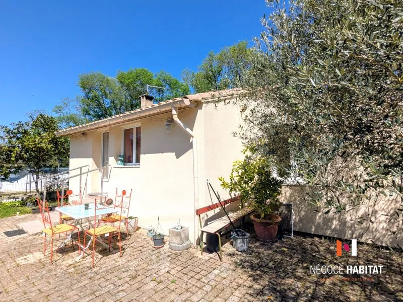 Villa 3 chambres avec piscine et garage à Saint-Theodorit dans le Gard 