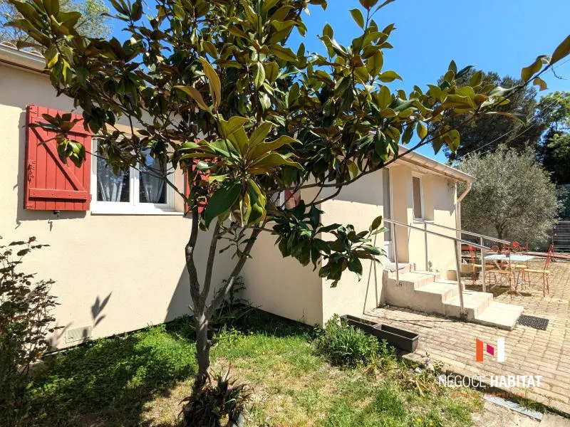 Villa 3 chambres avec piscine et garage à Saint-Theodorit dans le Gard 