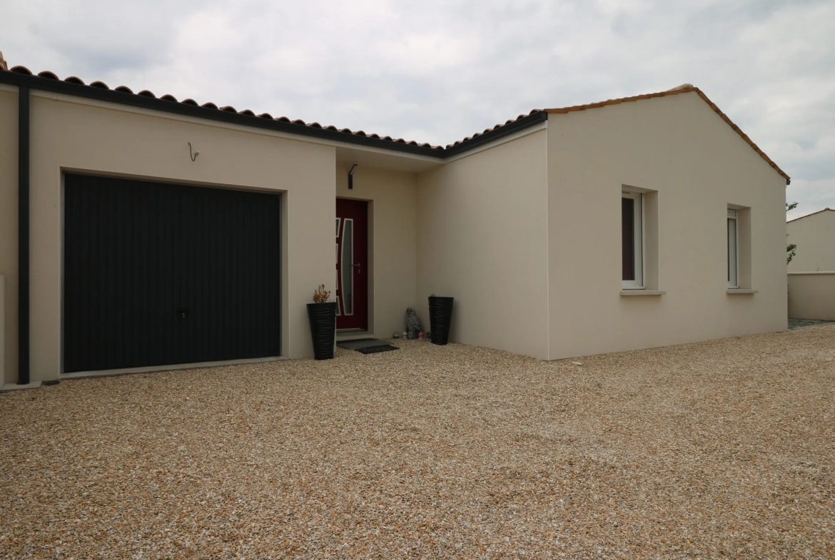 Maison neuve de 4 pièces avec garage et jardin à Saint Hilaire de Villefranche 
