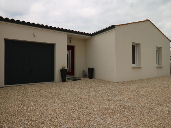 Maison neuve de 4 pièces avec garage et jardin à Saint Hilaire de Villefranche