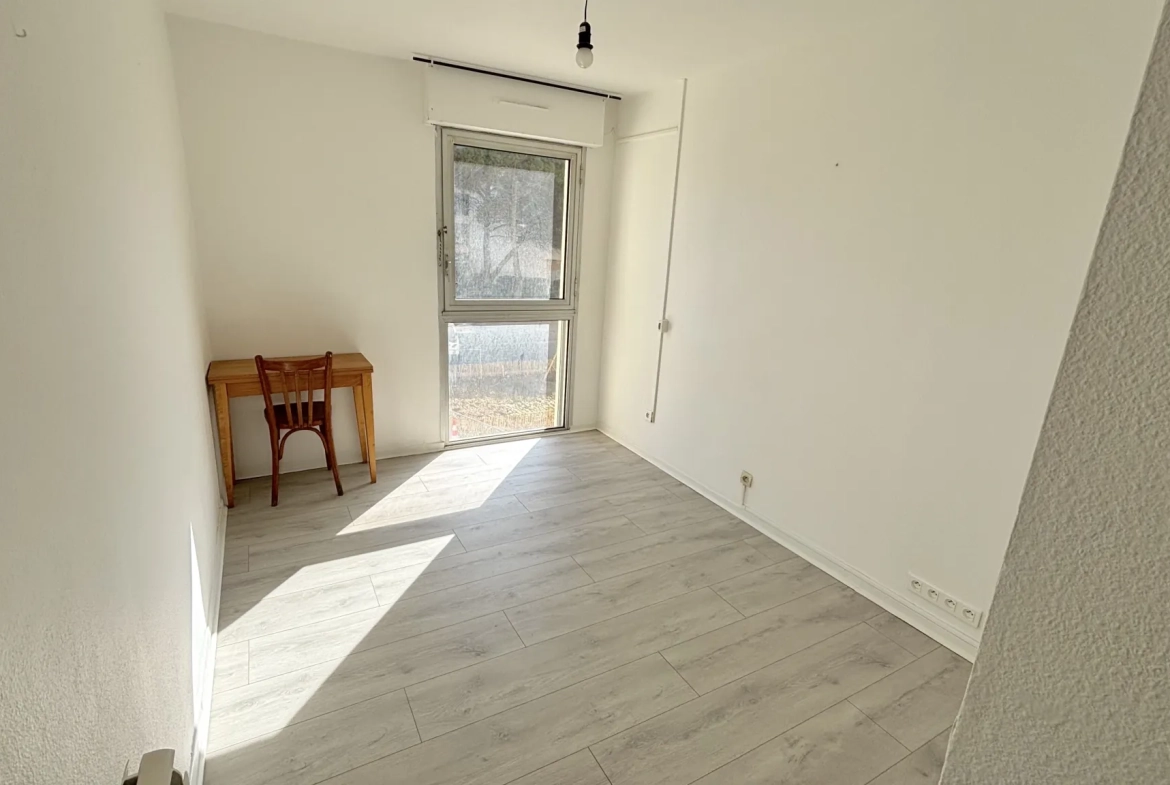 Vente d'un appartement F2 à Carnon-Plage avec loggia et vue port 