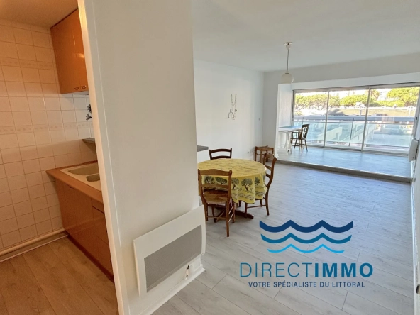 Vente d'un appartement F2 à Carnon-Plage avec loggia et vue port