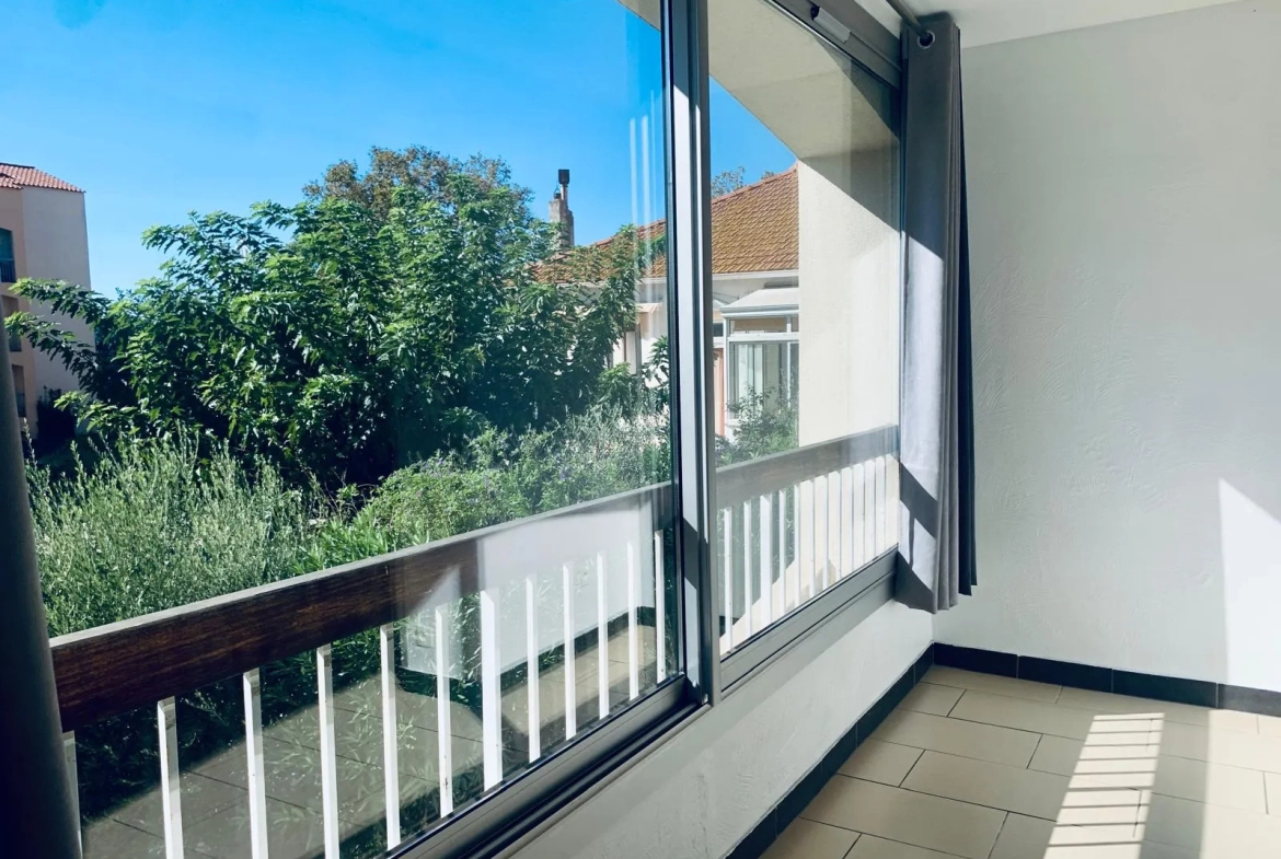 A vendre studio 33 m² avec parking et grenier à Six Fours les plages 