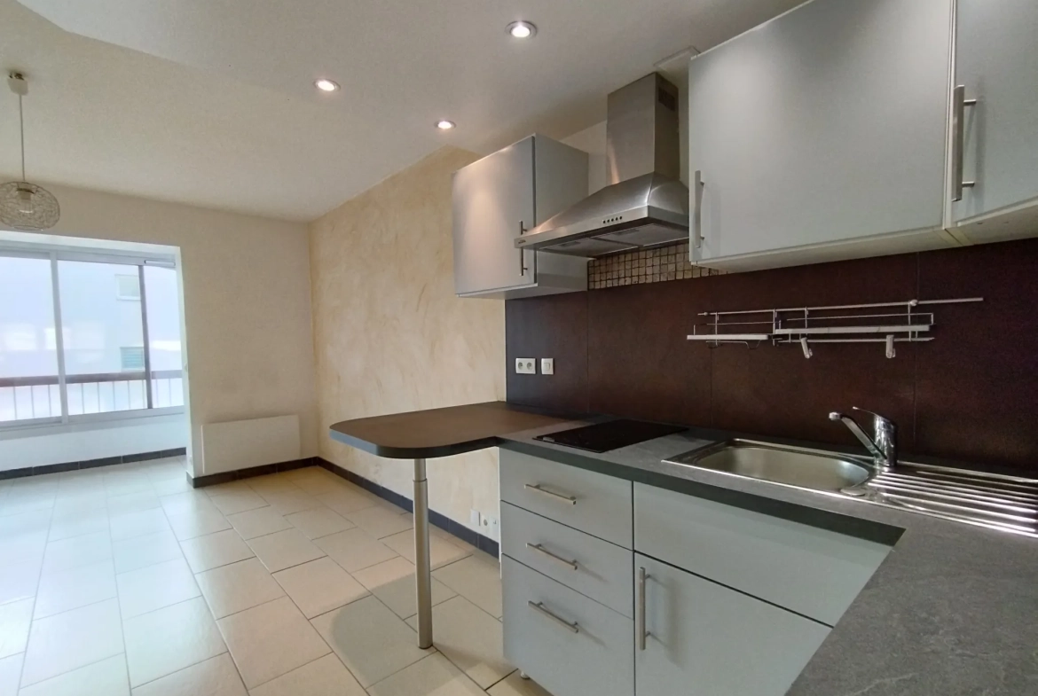 A vendre studio 33 m² avec parking et grenier à Six Fours les plages 