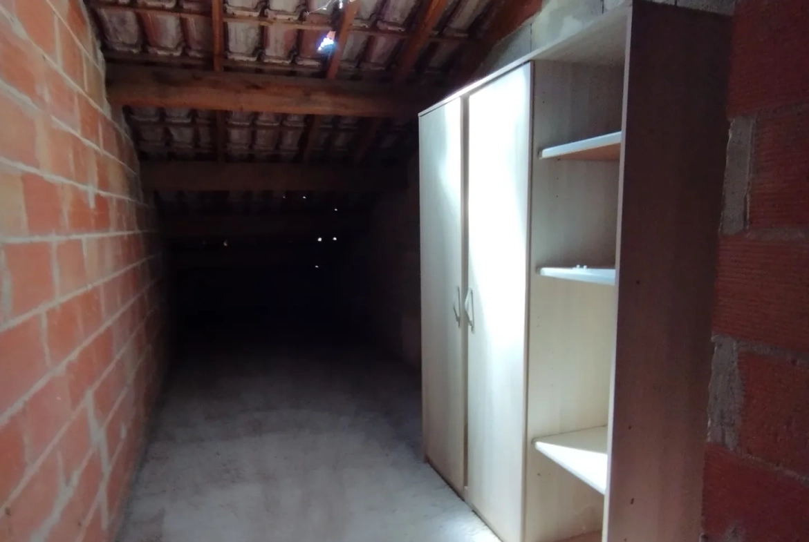 A vendre studio 33 m² avec parking et grenier à Six Fours les plages 