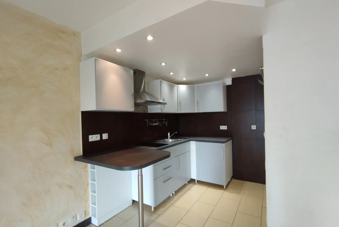 A vendre studio 33 m² avec parking et grenier à Six Fours les plages 