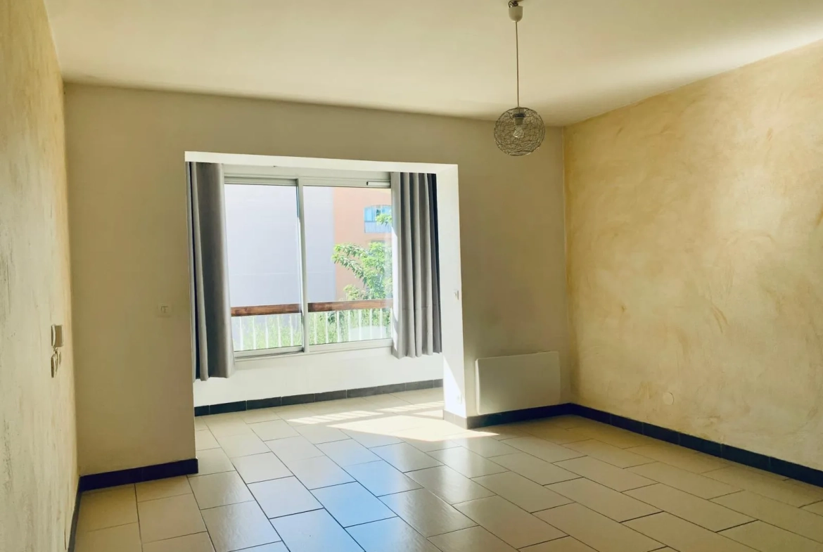 A vendre studio 33 m² avec parking et grenier à Six Fours les plages 