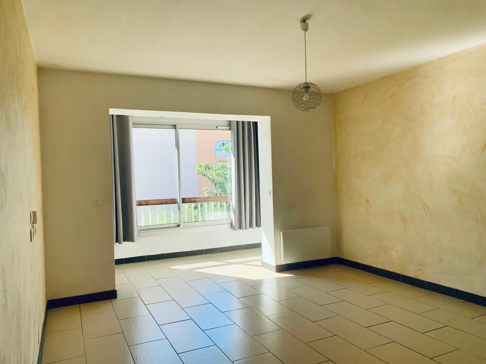 A vendre studio 33 m² avec parking et grenier à Six Fours les plages 