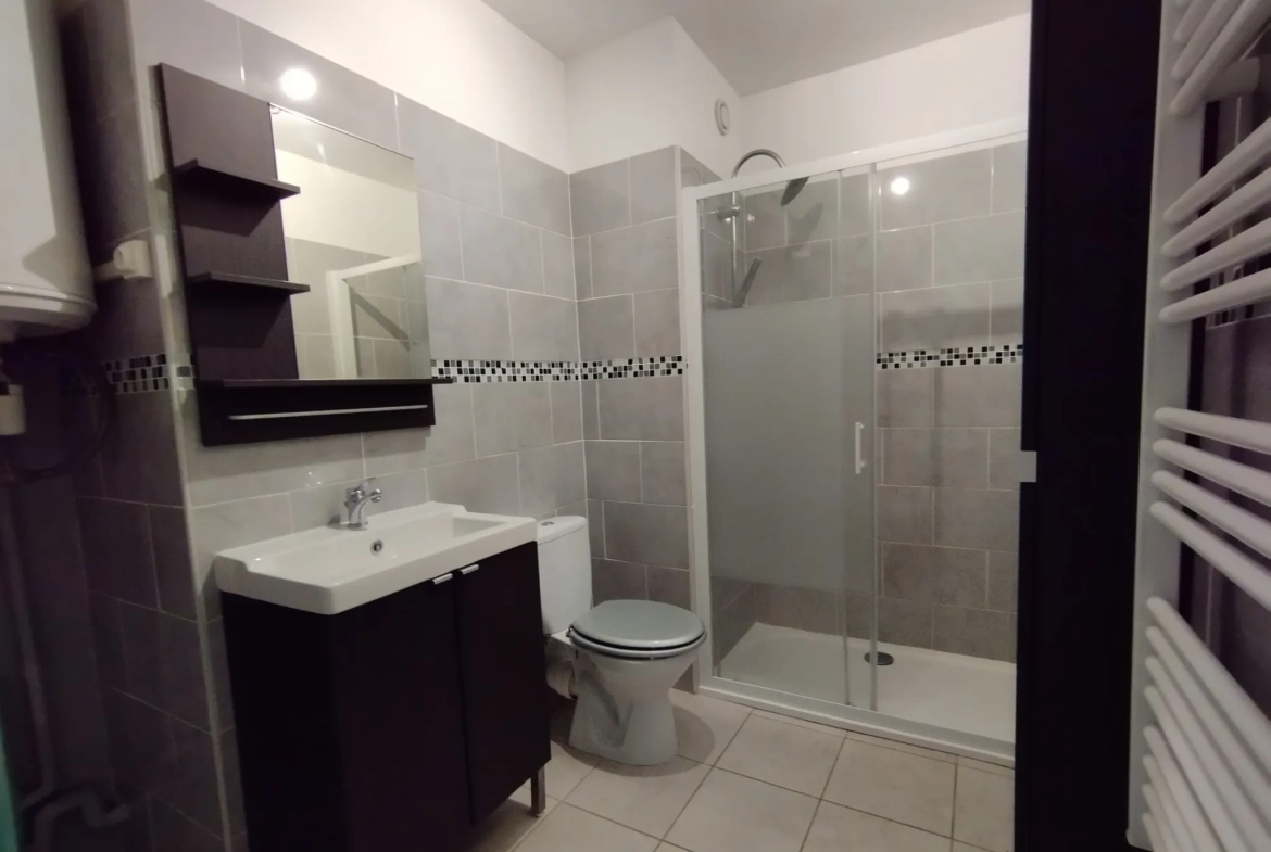 A vendre studio 33 m² avec parking et grenier à Six Fours les plages 