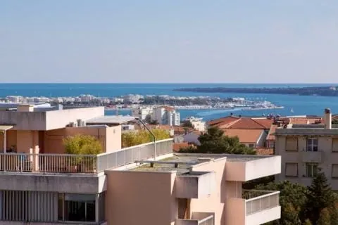 Appartement T2 avec terrasse et vue mer à Cannes – Résidence de standing