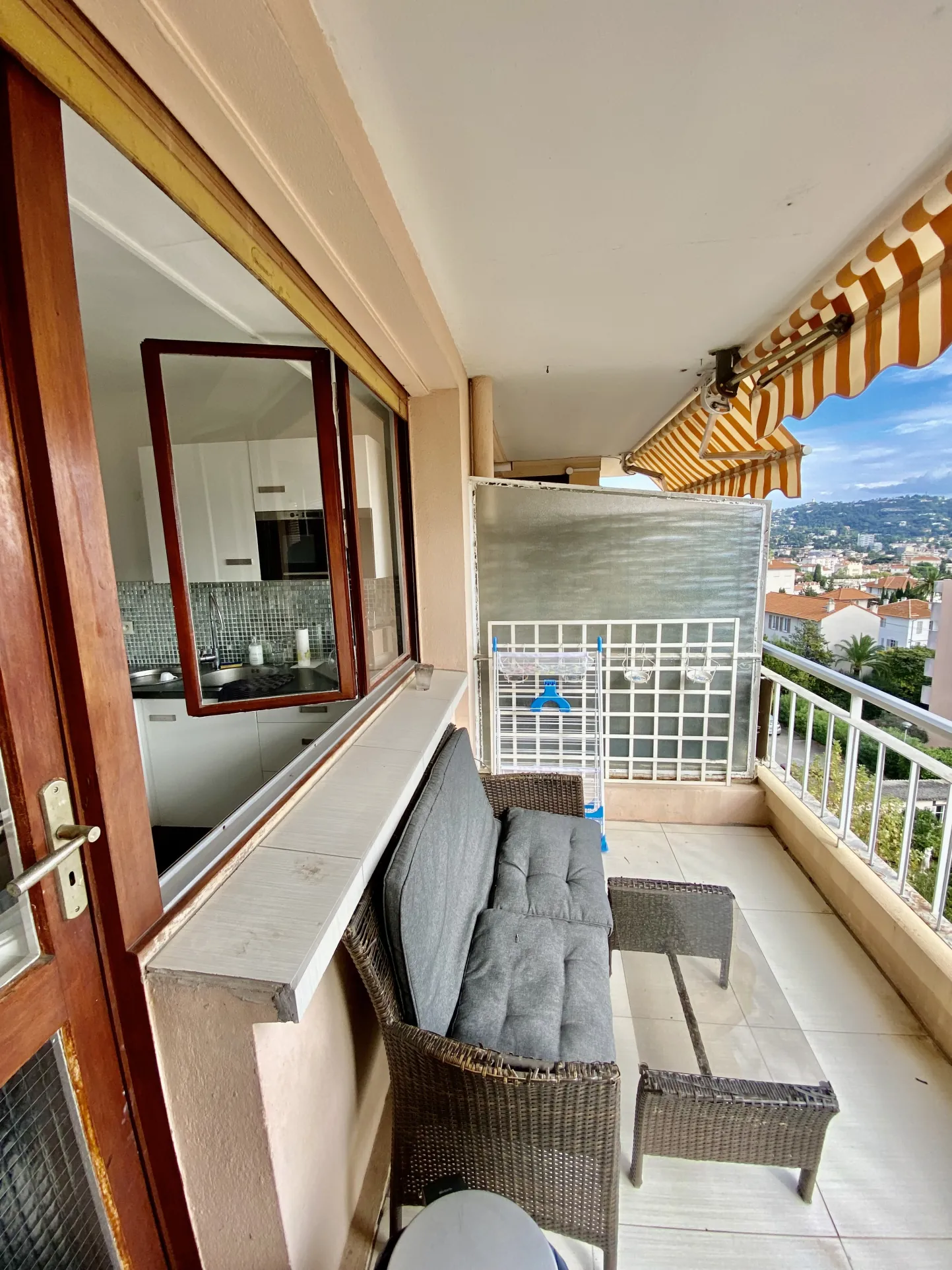 Appartement T2 avec terrasse et vue mer à Cannes – Résidence de standing 
