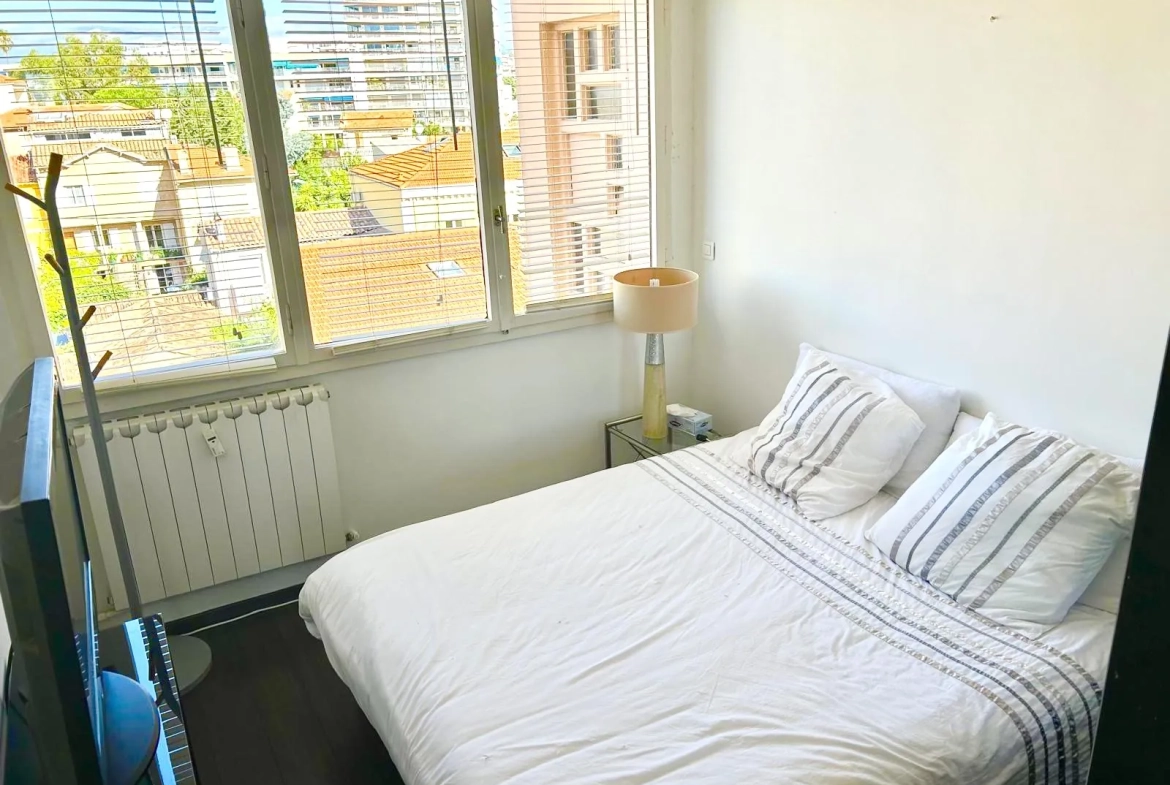 Appartement T2 avec terrasse et vue mer à Cannes – Résidence de standing 