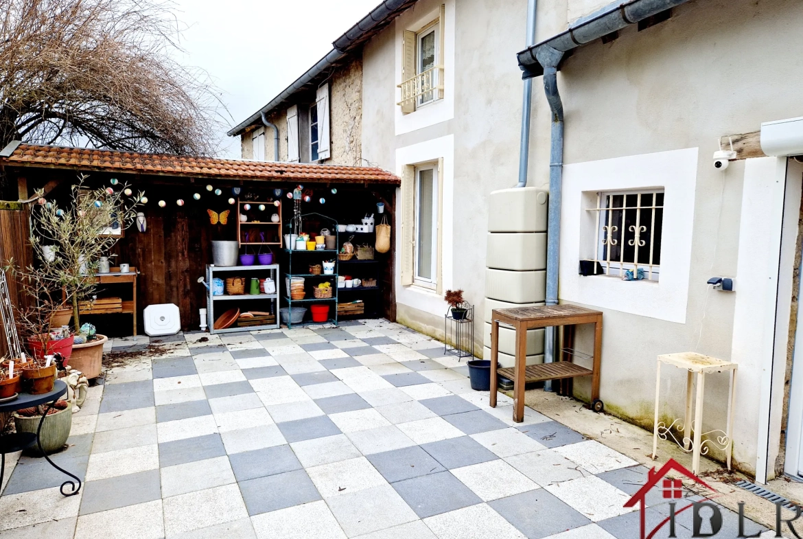 Maison de caractère rénovée à Melay avec jardin, 2 chambres et environnement convivial 