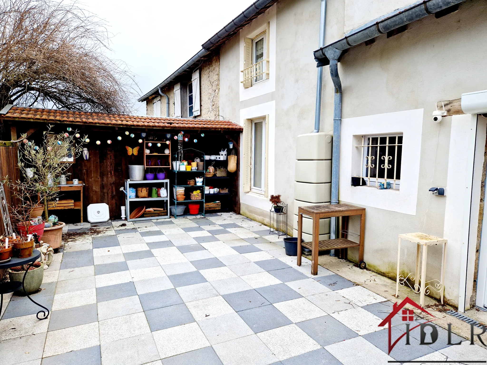 Maison de caractère rénovée à Melay avec jardin, 2 chambres et environnement convivial 