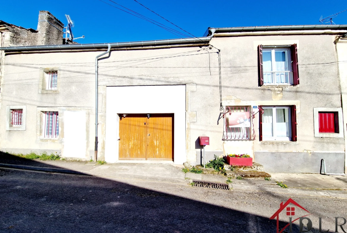 Maison de caractère rénovée à Melay avec jardin, 2 chambres et environnement convivial 