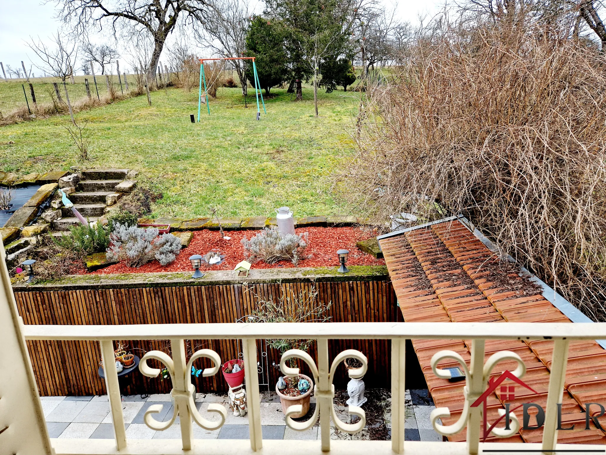 Maison de caractère rénovée à Melay avec jardin, 2 chambres et environnement convivial 