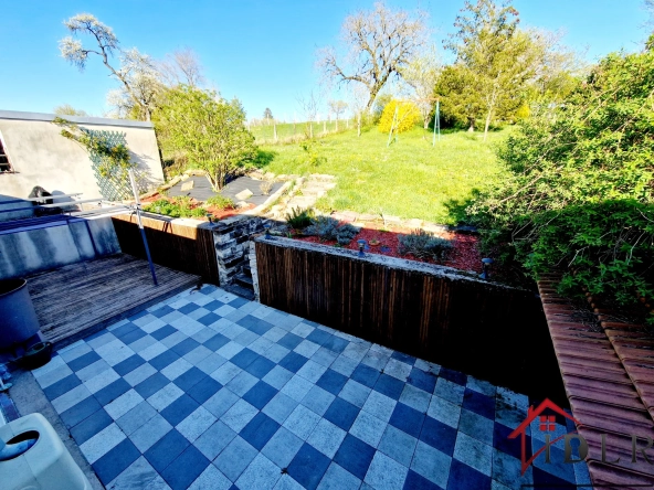 Maison de caractère rénovée à Melay avec jardin, 2 chambres et environnement convivial
