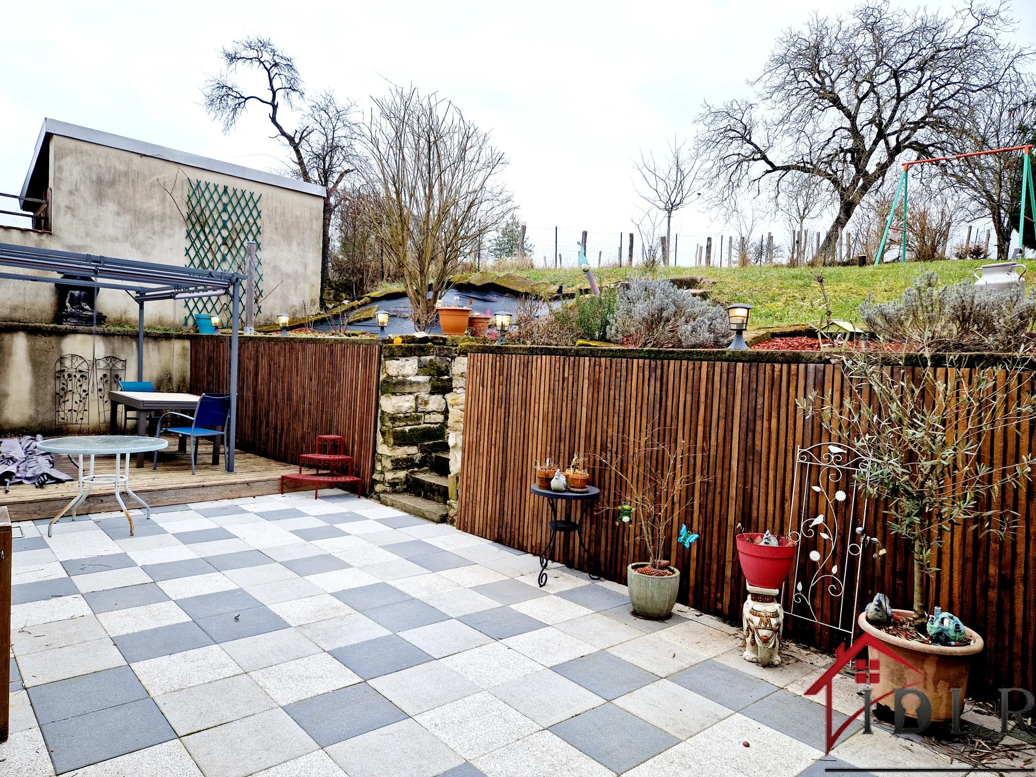 Maison de caractère rénovée à Melay avec jardin, 2 chambres et environnement convivial 