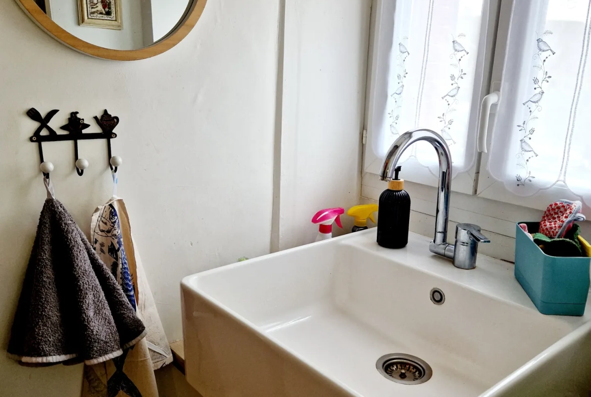 Maison de caractère rénovée à Melay avec jardin, 2 chambres et environnement convivial 