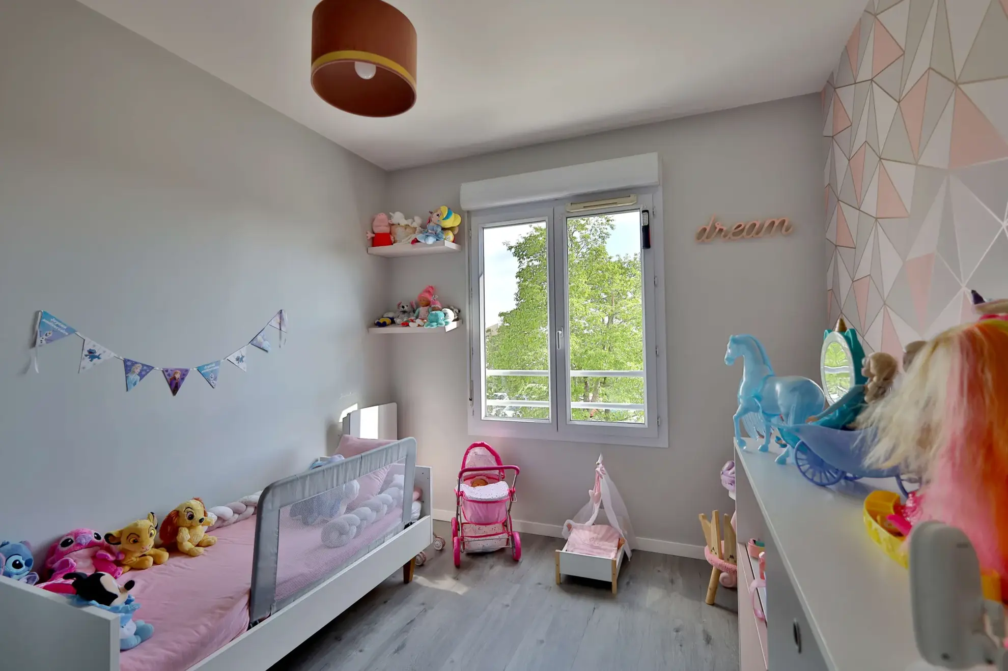 Appartement T4 de 79,92 m² avec balcon et garage à Corbas 