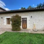 Belle maison de campagne en pierre à Saint Paul de Serre en Dordogne