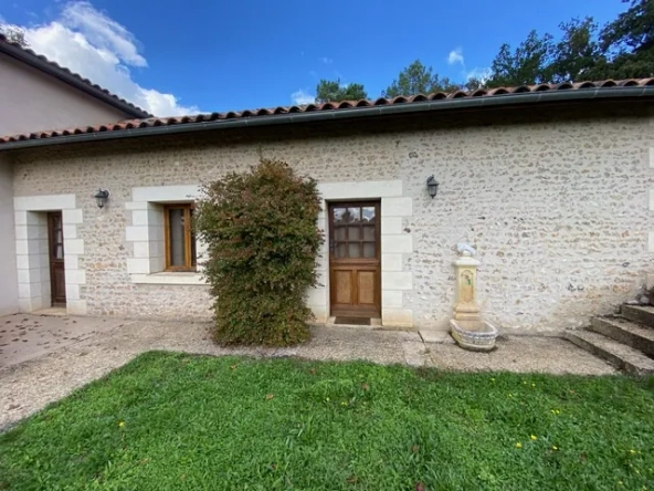 Belle maison de campagne en pierre à Saint Paul de Serre en Dordogne