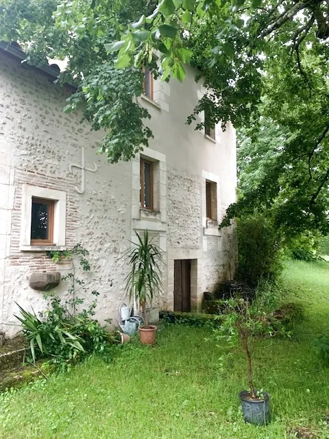 Belle maison de campagne en pierre à Saint Paul de Serre en Dordogne 