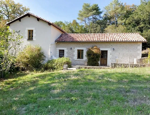 Belle maison de campagne en pierre à Saint Paul de Serre en Dordogne 