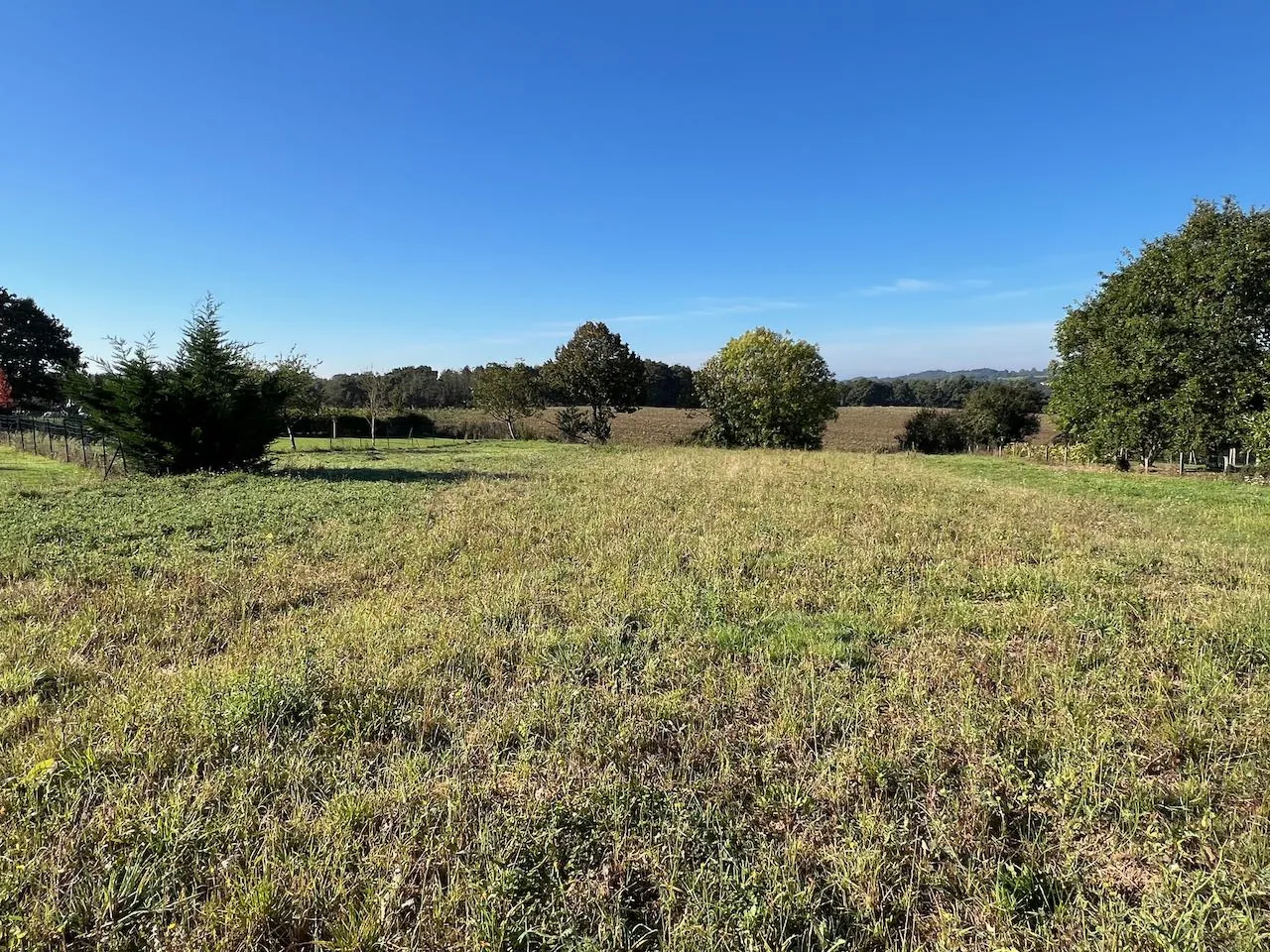 Terrain à bâtir constructible à La Roche-sur-Yon, environnement calme, 1822 m² 
