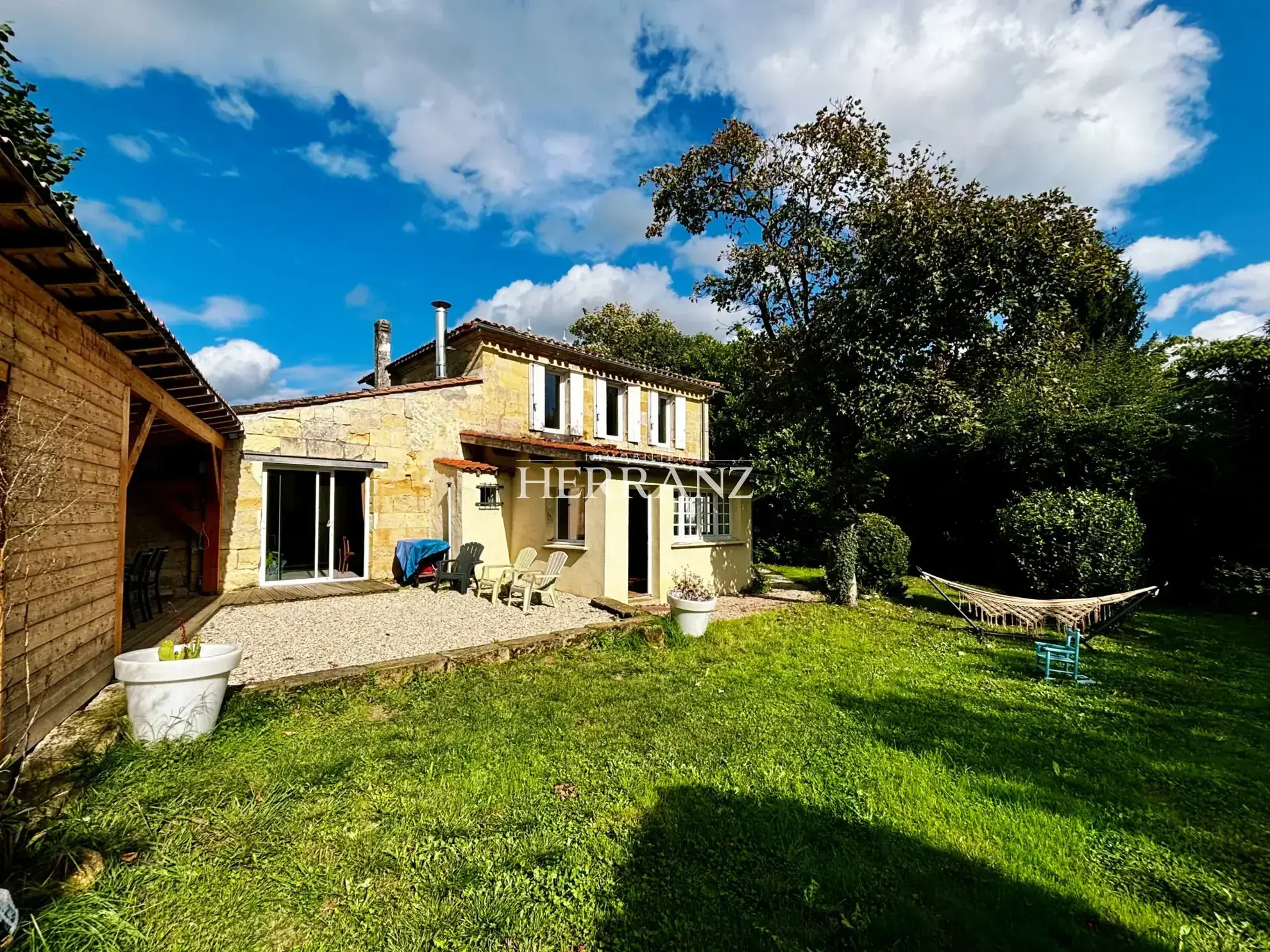 Charmante maison en pierre à Saint-Germain-du-Puch avec 3 chambres, terrasse et grand jardin près de Libourne 