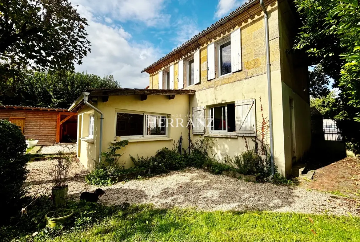 Charmante maison en pierre à Saint-Germain-du-Puch avec 3 chambres, terrasse et grand jardin près de Libourne 